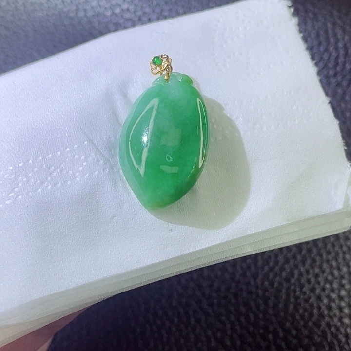 翡翠颈饰18K金镶嵌翡翠