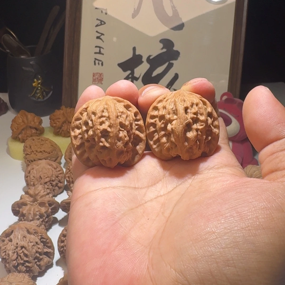 ****一文玩核桃吊坠36尺寸野狼狮子头