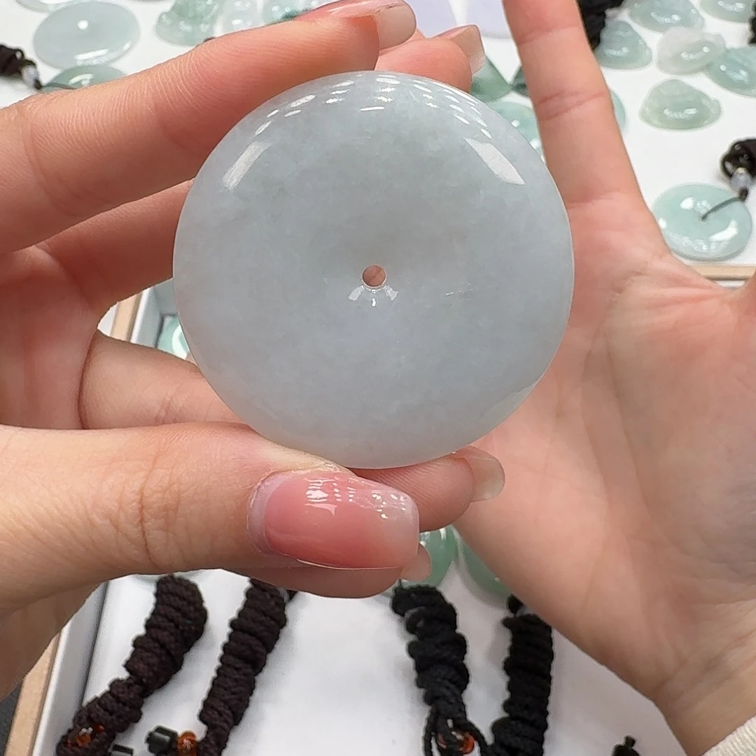 炫***燁翡翠未镶嵌颈饰多样性发其一