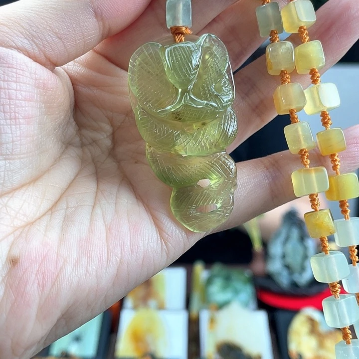 蛇纹石玉未镶嵌颈饰