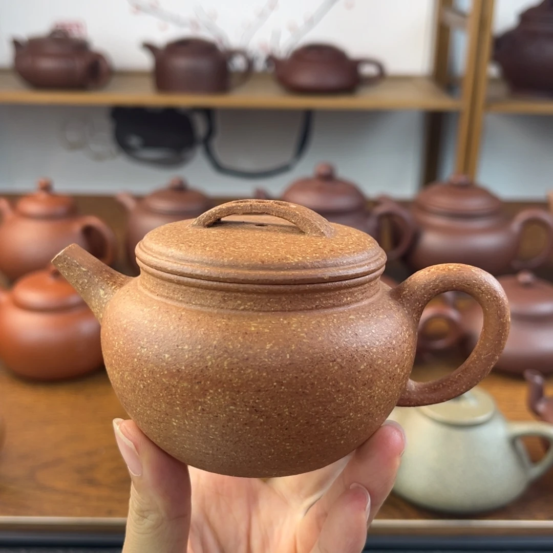 紫砂茶壶手工制作工艺精湛