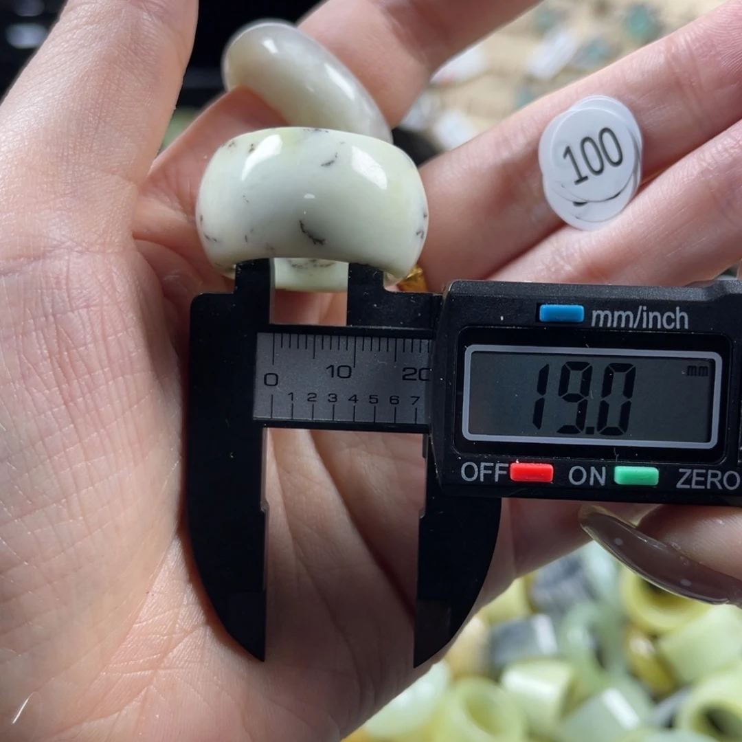 蛇纹石玉未镶嵌戒指