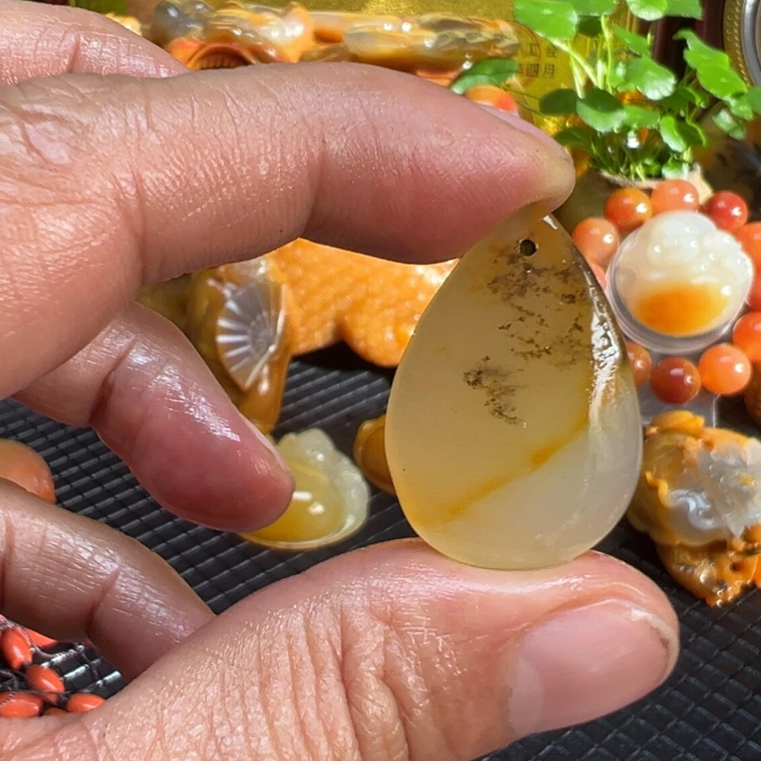 石英质玉未镶嵌颈饰