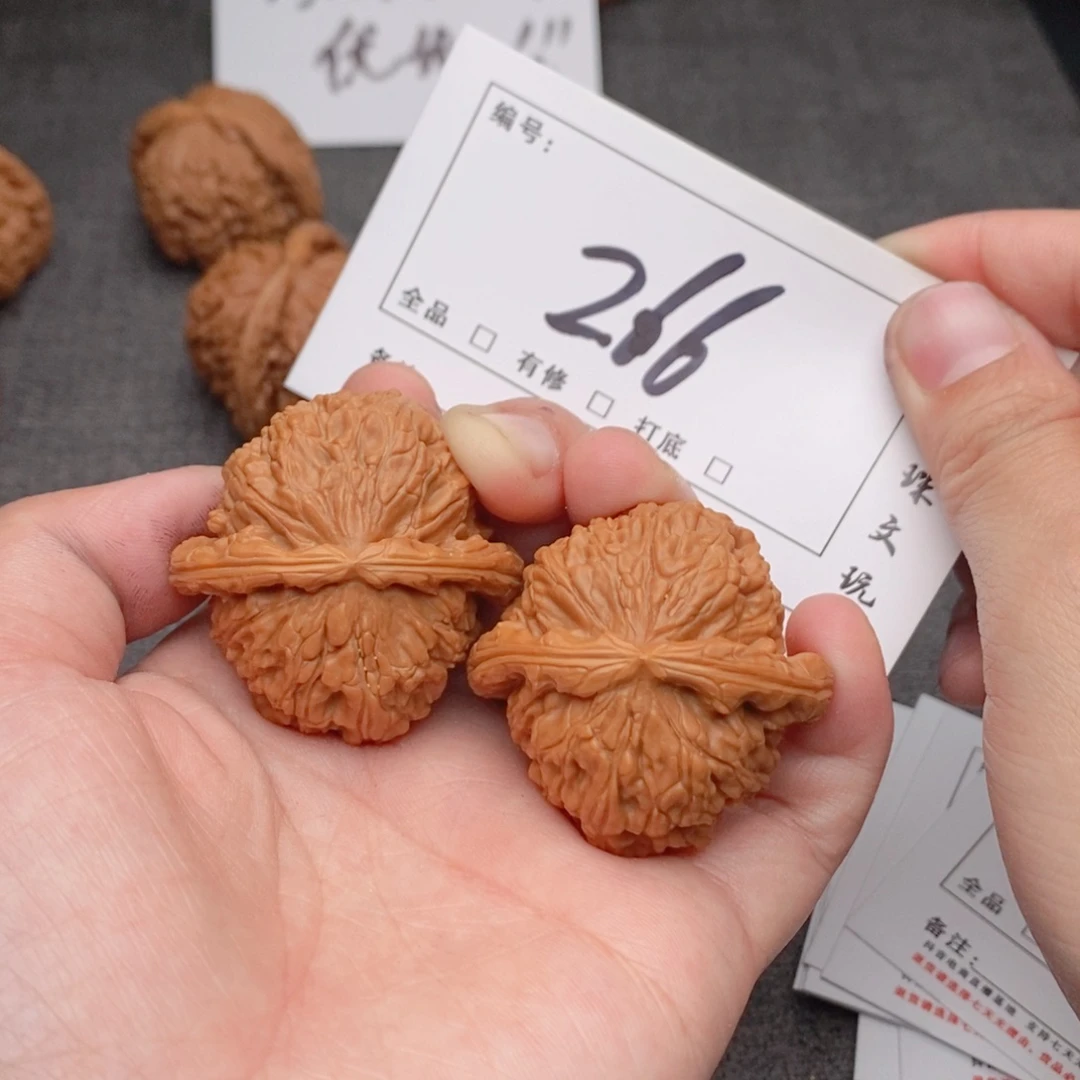 文玩核桃吊坠41白狮子266