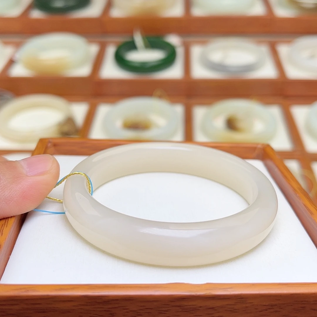 和田玉手镯未镶嵌53.5