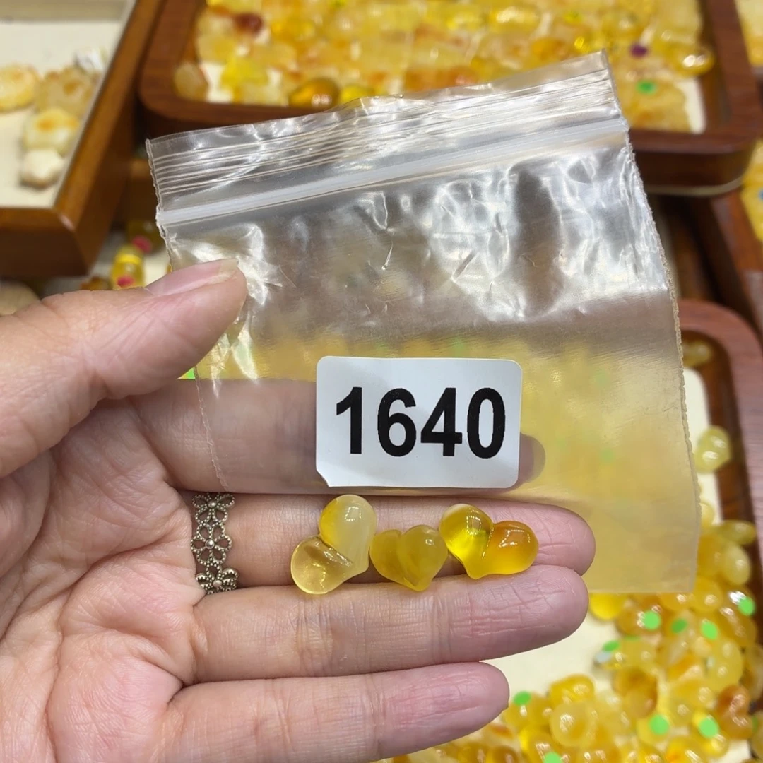 琥珀未镶嵌颈饰我