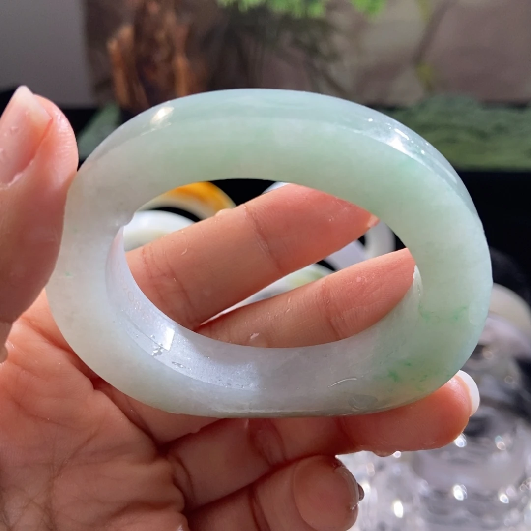 蹦***珠定制翡翠未镶嵌翡翠手镯