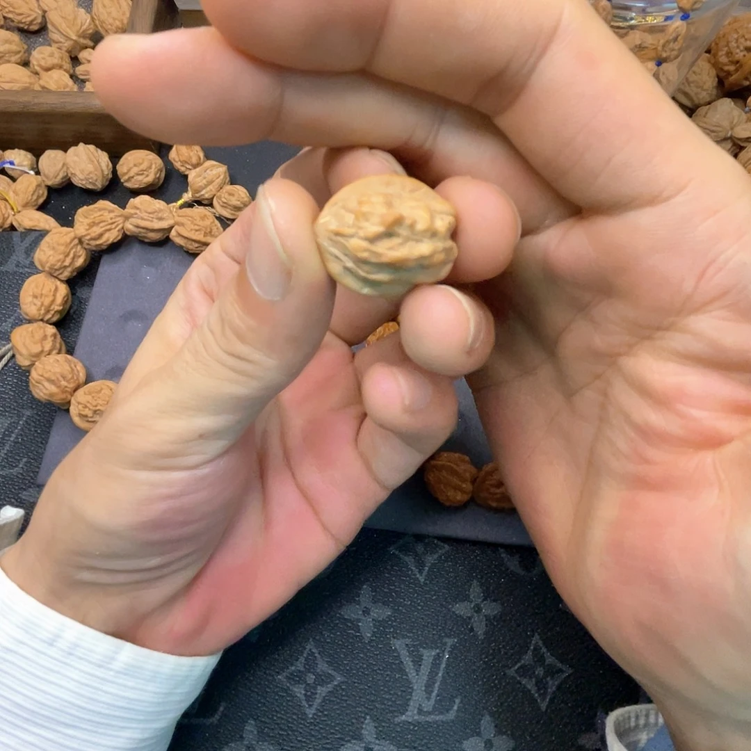 诚****手串桃核蛤蟆头一颗三通