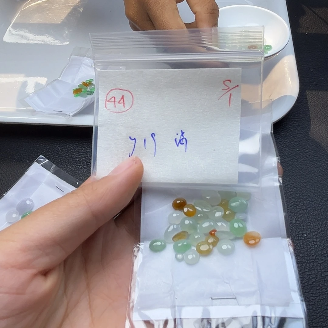 清***河定制翡翠未镶嵌翡翠