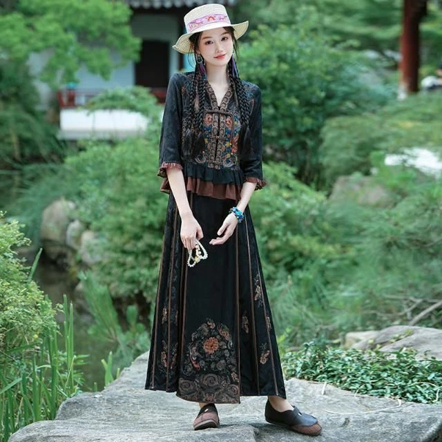 2025新中式改良汉服重工刺绣V领开衫撞色国潮上衣唐装两件套套装