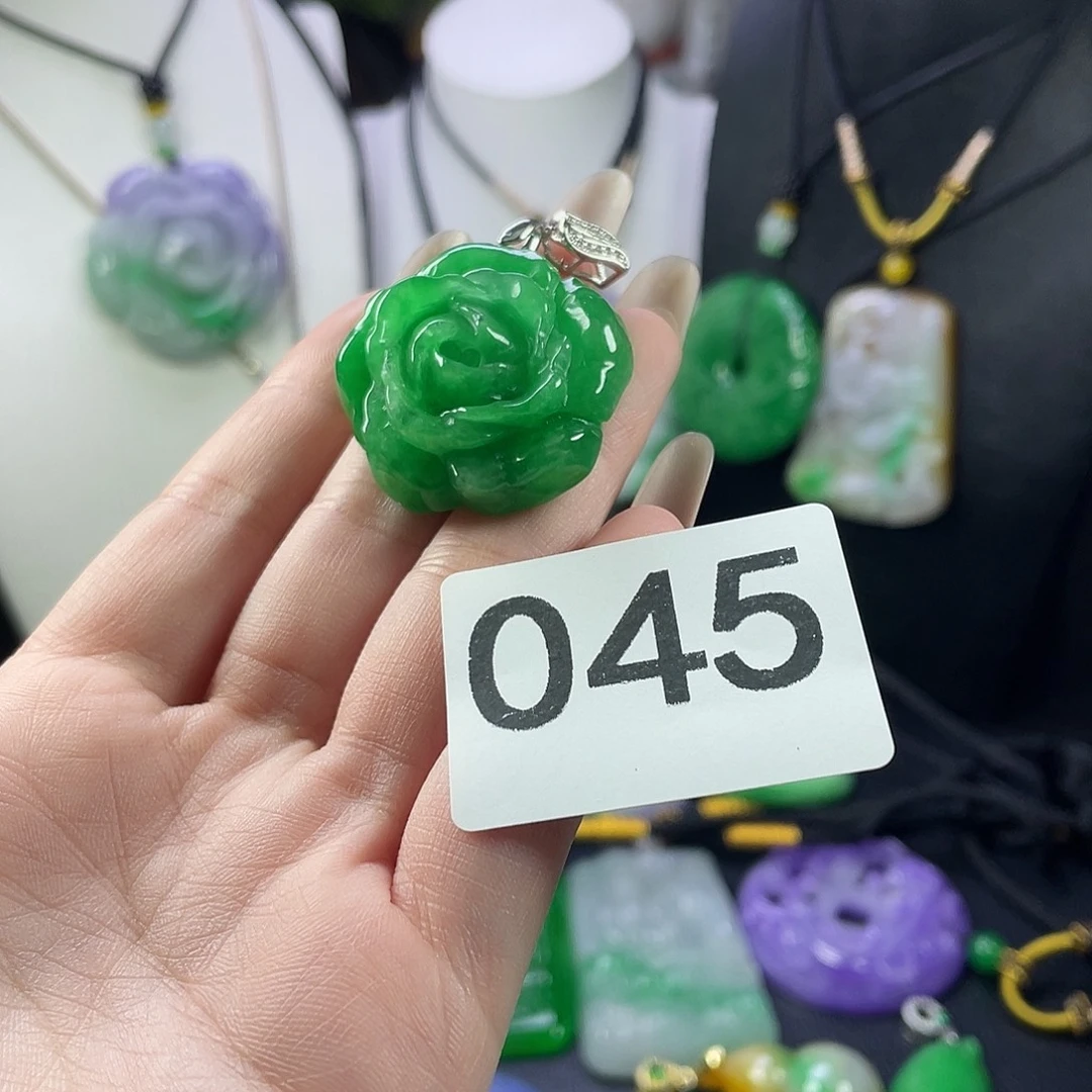 翡翠未镶嵌吊坠(赠链)