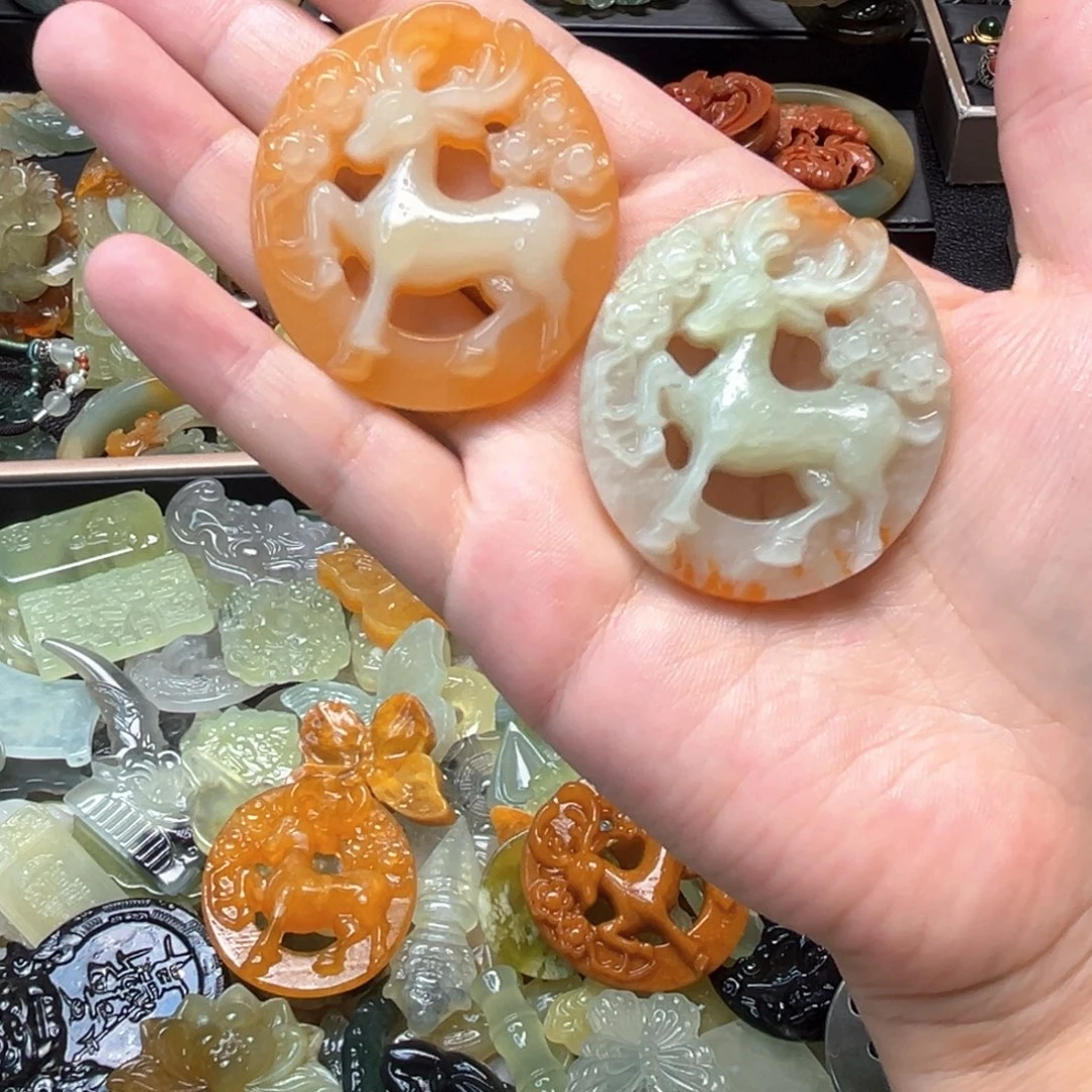 爱***悔合金蛇纹石玉颈饰小鹿