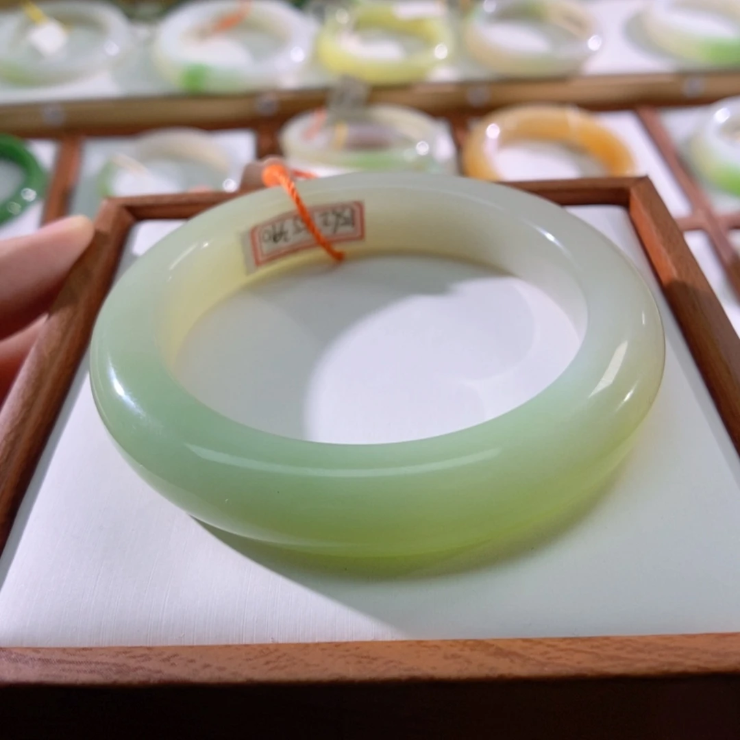 【闪购商品】未镶嵌手镯和田玉(翠青玉)