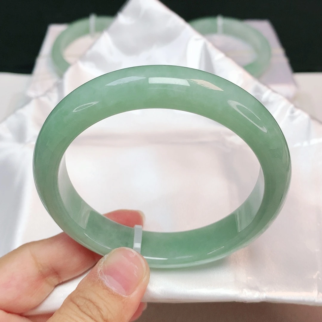 翡翠未镶嵌手镯正圈58.4
