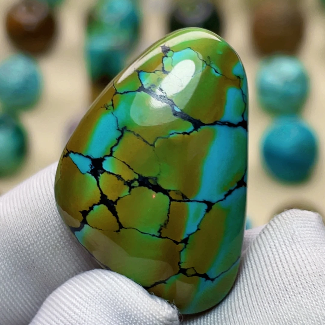 绿松石未镶嵌珠宝奇石