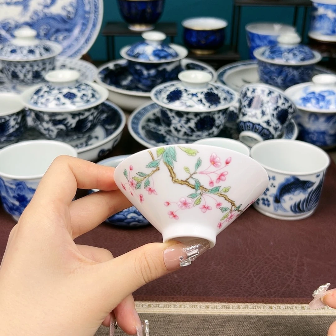 景德镇陶瓷杯。   景德镇陶瓷