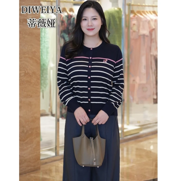 蒂薇娅DIWEIYA【高档天丝系列】时尚减龄款天丝上衣3889
