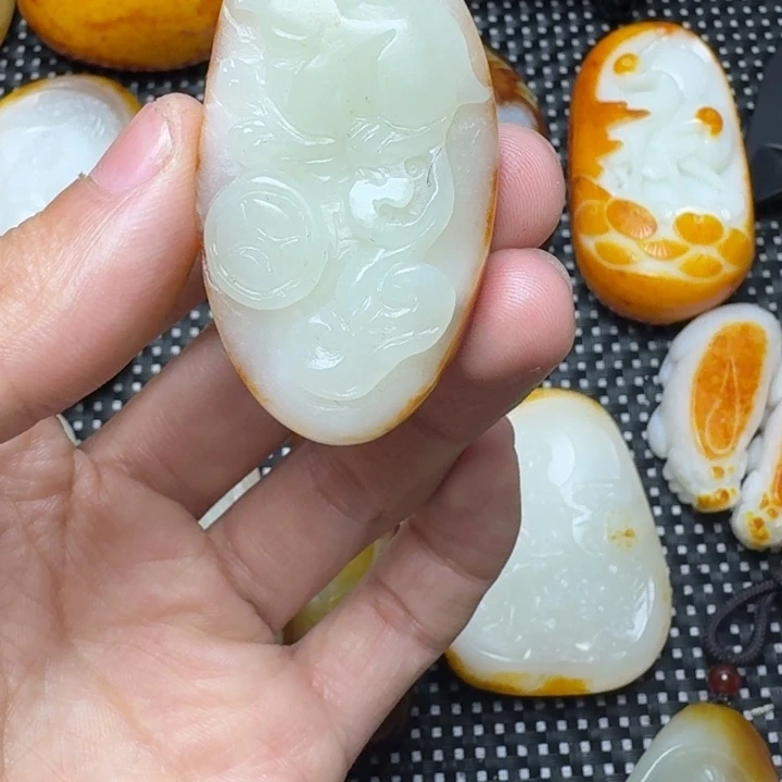 和田玉颈饰未镶嵌