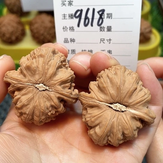 文玩核桃把件40全品白狮子9618