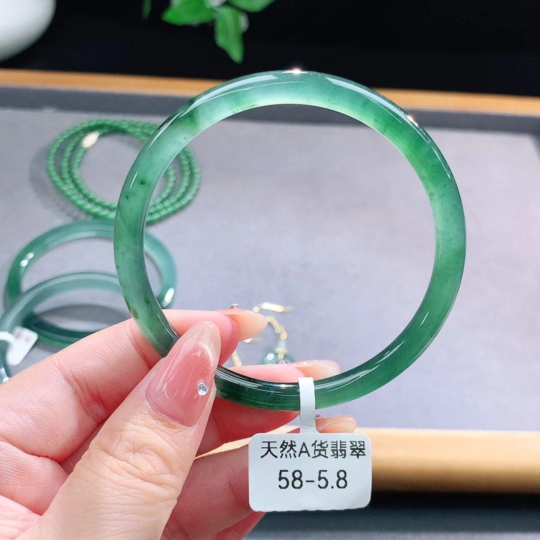 未镶嵌手镯（圆镯）翡翠