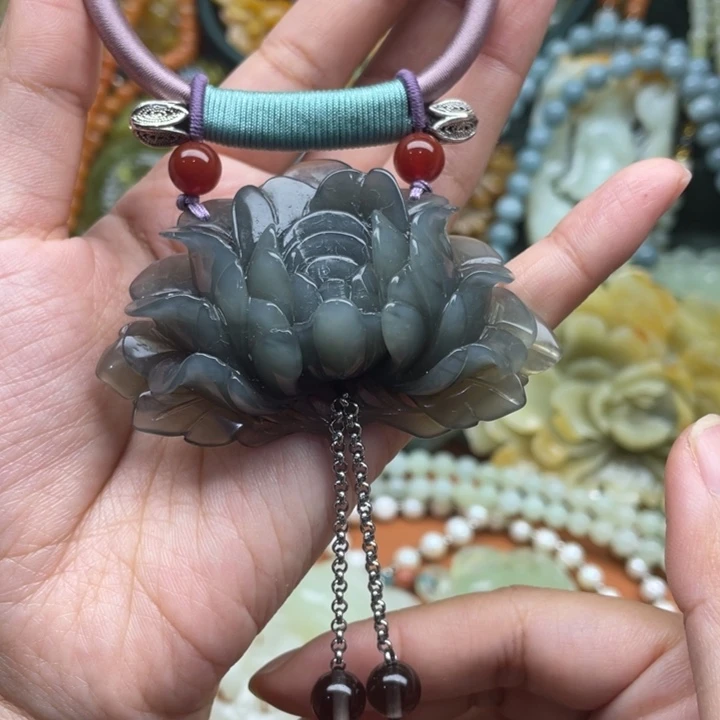 蛇纹石玉吊坠合金