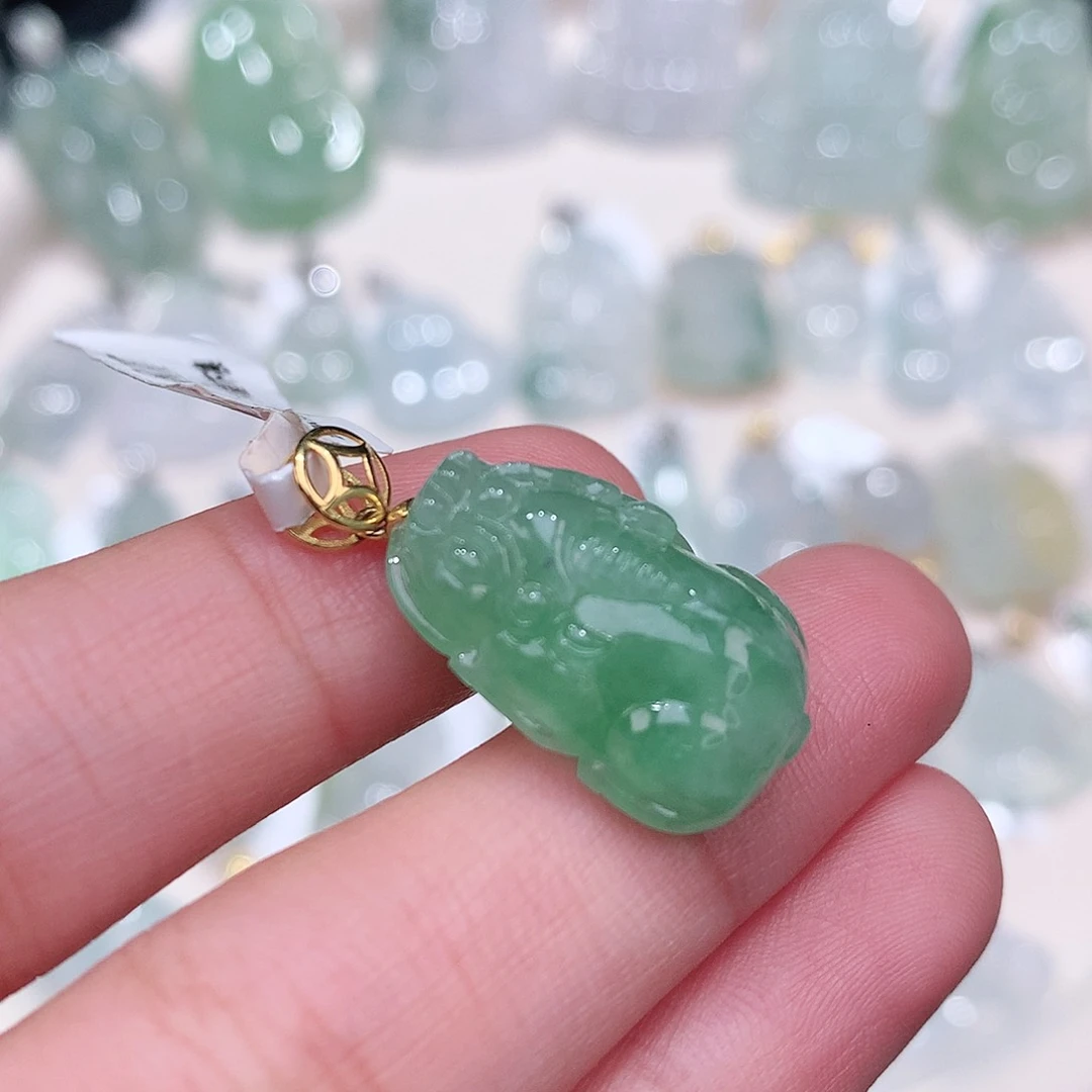 颈饰18K金镶嵌翡翠21.6-13.8-9.1