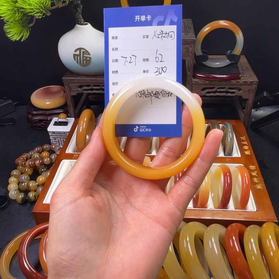 石英质玉手镯未镶嵌七*狗