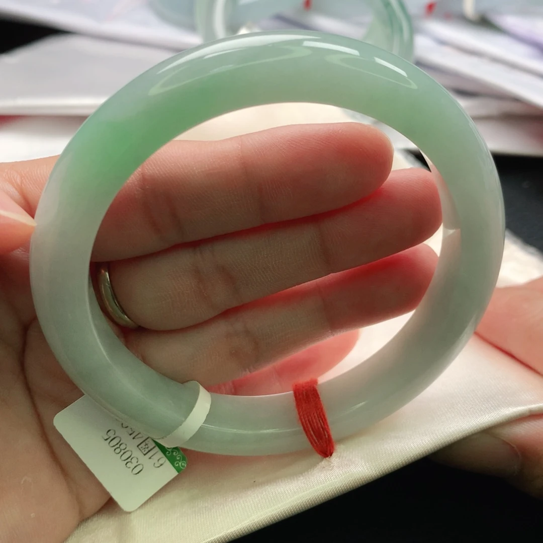 维***熊翡翠手镯未镶嵌缅甸61