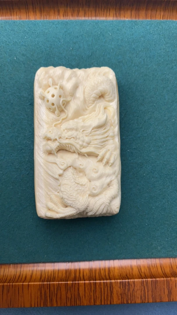 猛犸牙精工蓝皮龙牌挂件46克