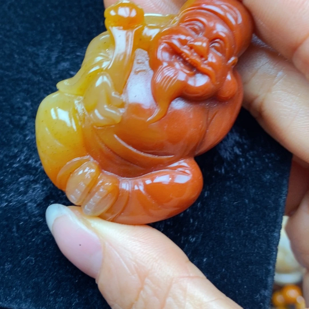 未镶嵌石英质玉（黄龙玉）颈饰