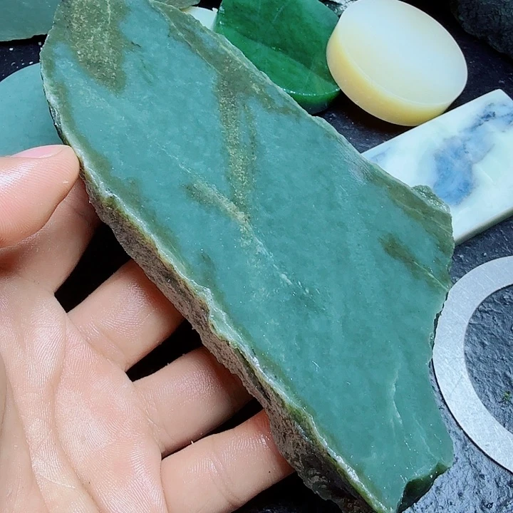 和田玉（糖玉）未镶嵌珠宝奇石