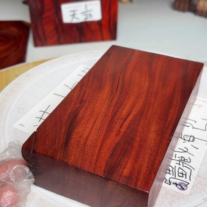 大叶紫檀（黑酸枝木类）