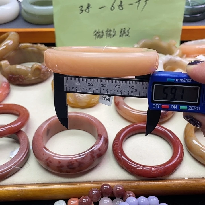 未镶嵌手镯石英质玉