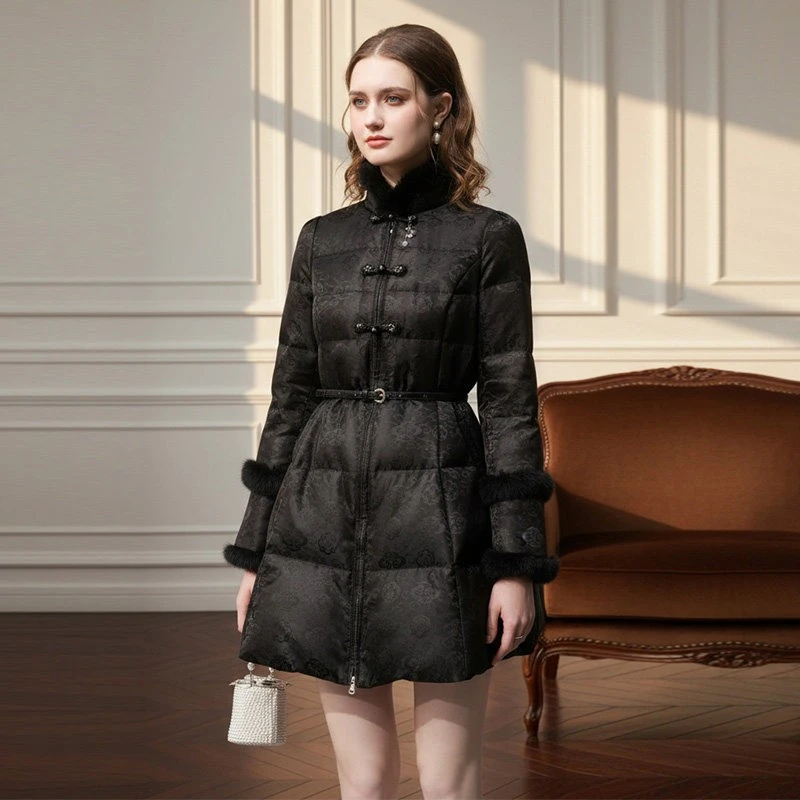 冬新款高领收腰A字中长款国风提花貂毛条装饰羽绒服外套GC36291J