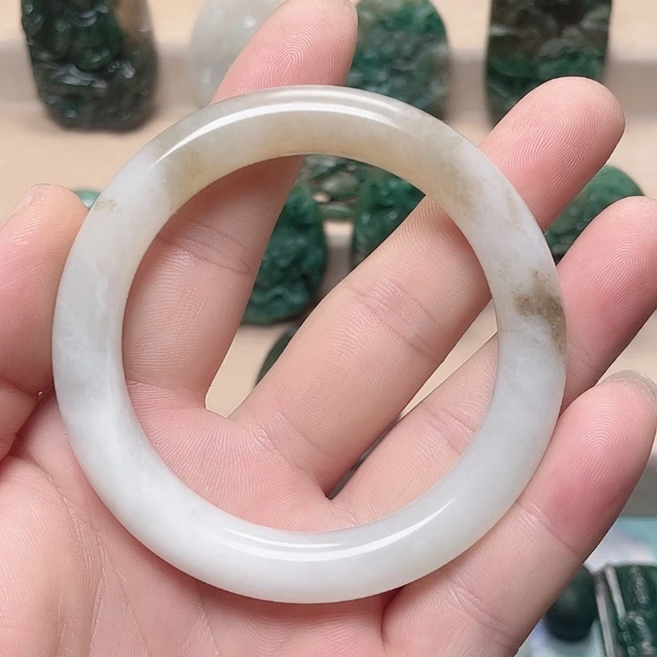 未镶嵌独山玉手镯