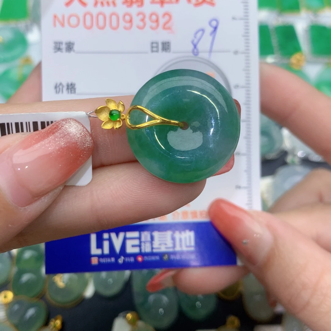 翡翠颈饰18K金镶嵌扣