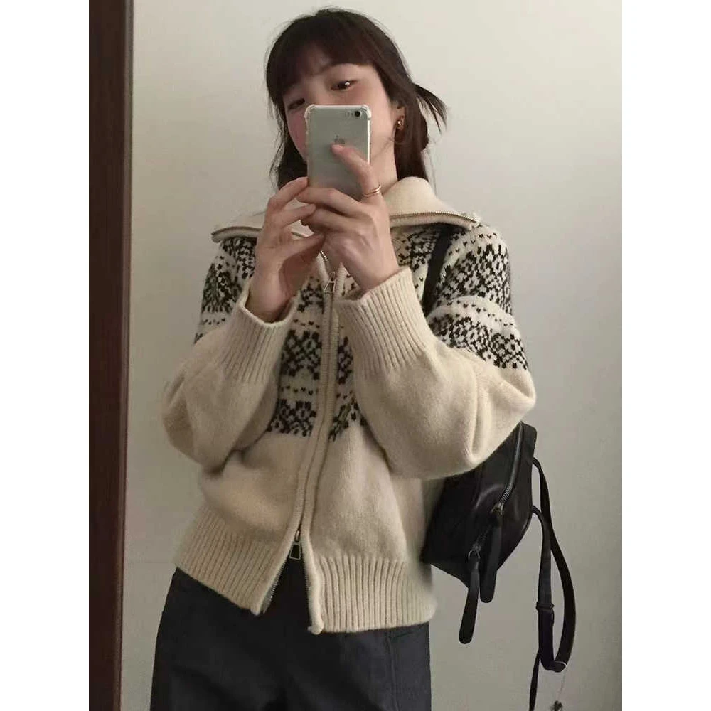 星星费尔岛秋冬新款复古提花简约宽松拉链翻领开衫外套毛衣女