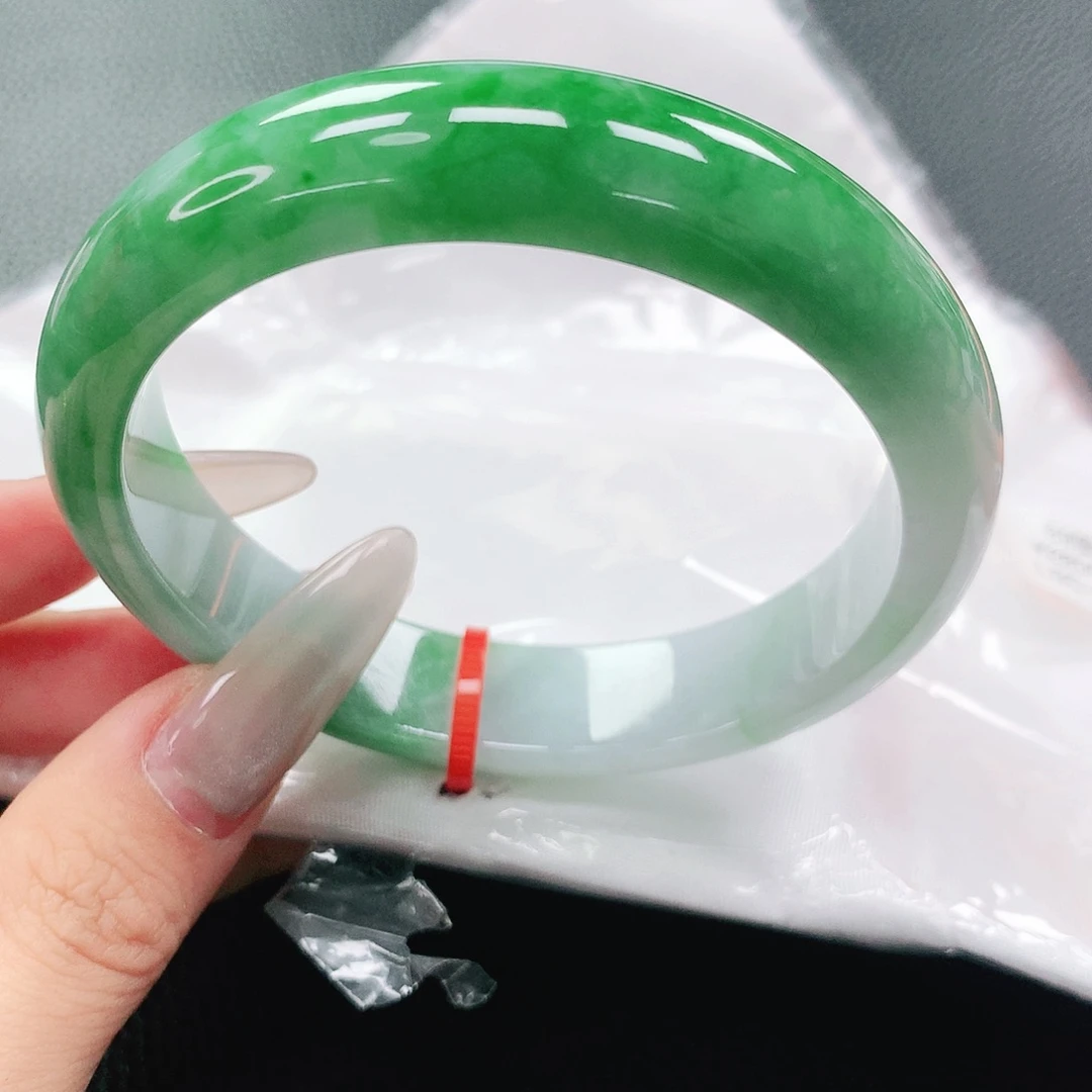 翡翠手镯未镶嵌59圈