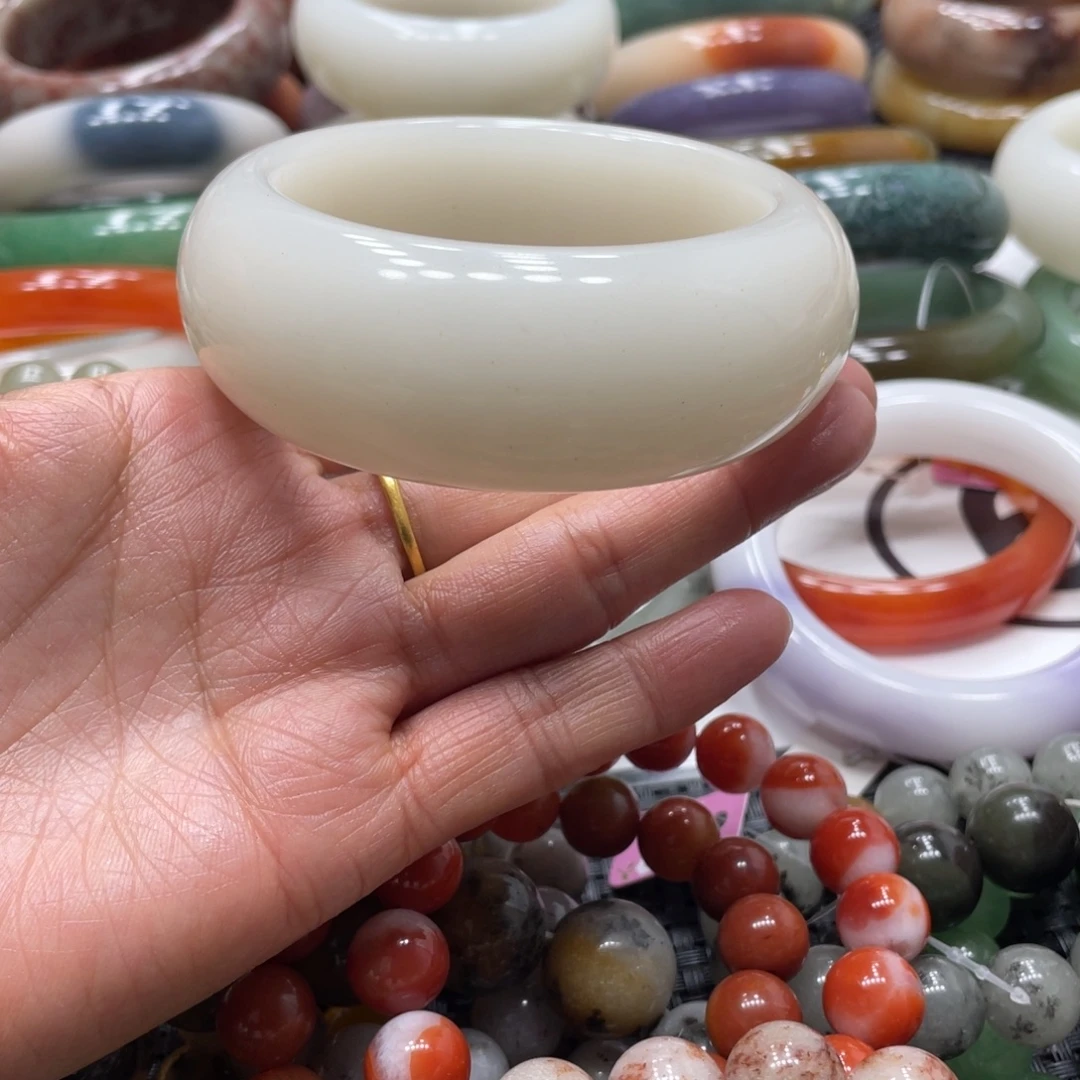 石英岩玉未镶嵌手镯