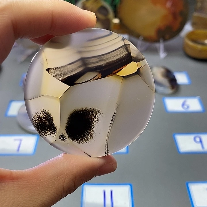 太***犬玛瑙/玉髓未镶嵌珠宝半成品