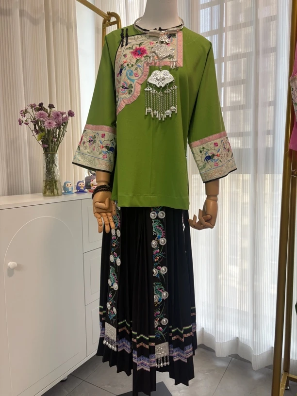 苗族刺绣单价上衣