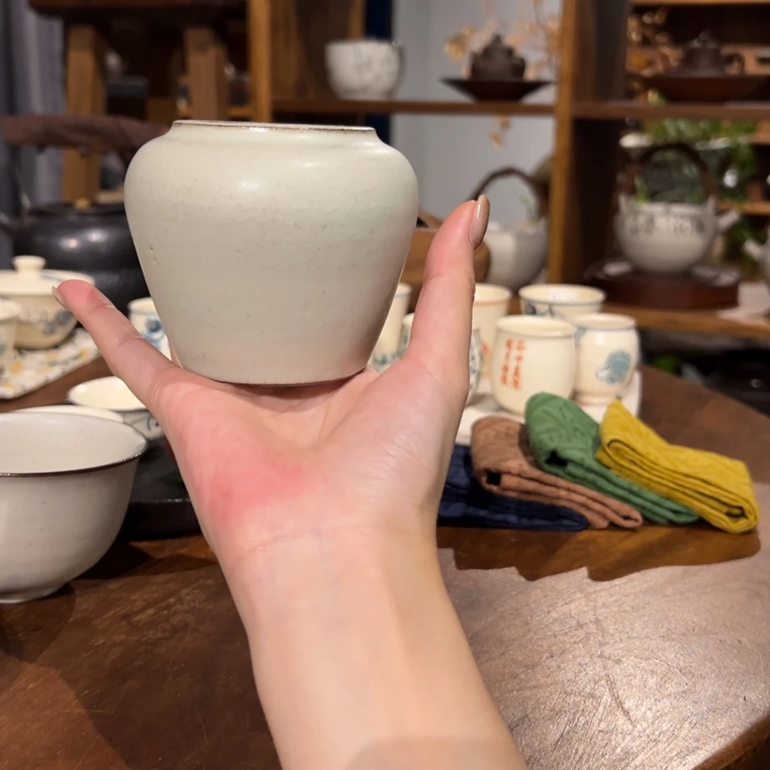 瓷片陶瓷。       陶瓷。