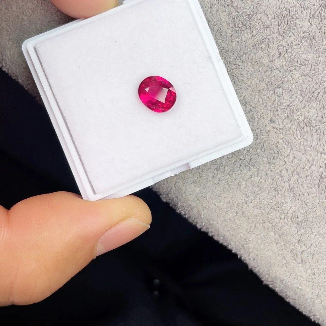 裸石未镶嵌碧玺1.77Ct。