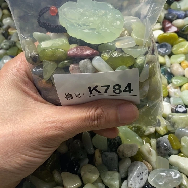 蛇纹石玉鱼缸石未镶嵌