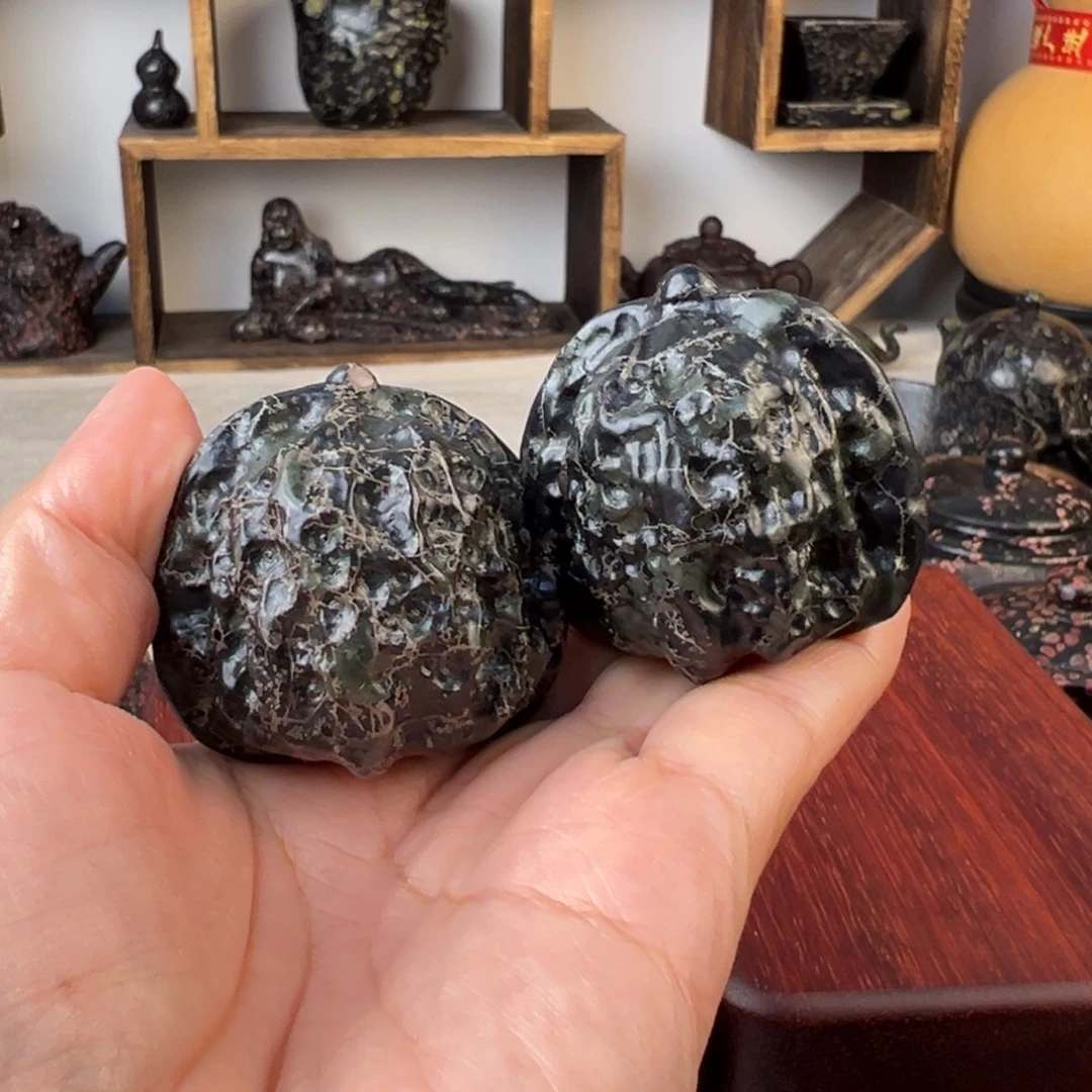 梅花玉手把件核桃茶摆件