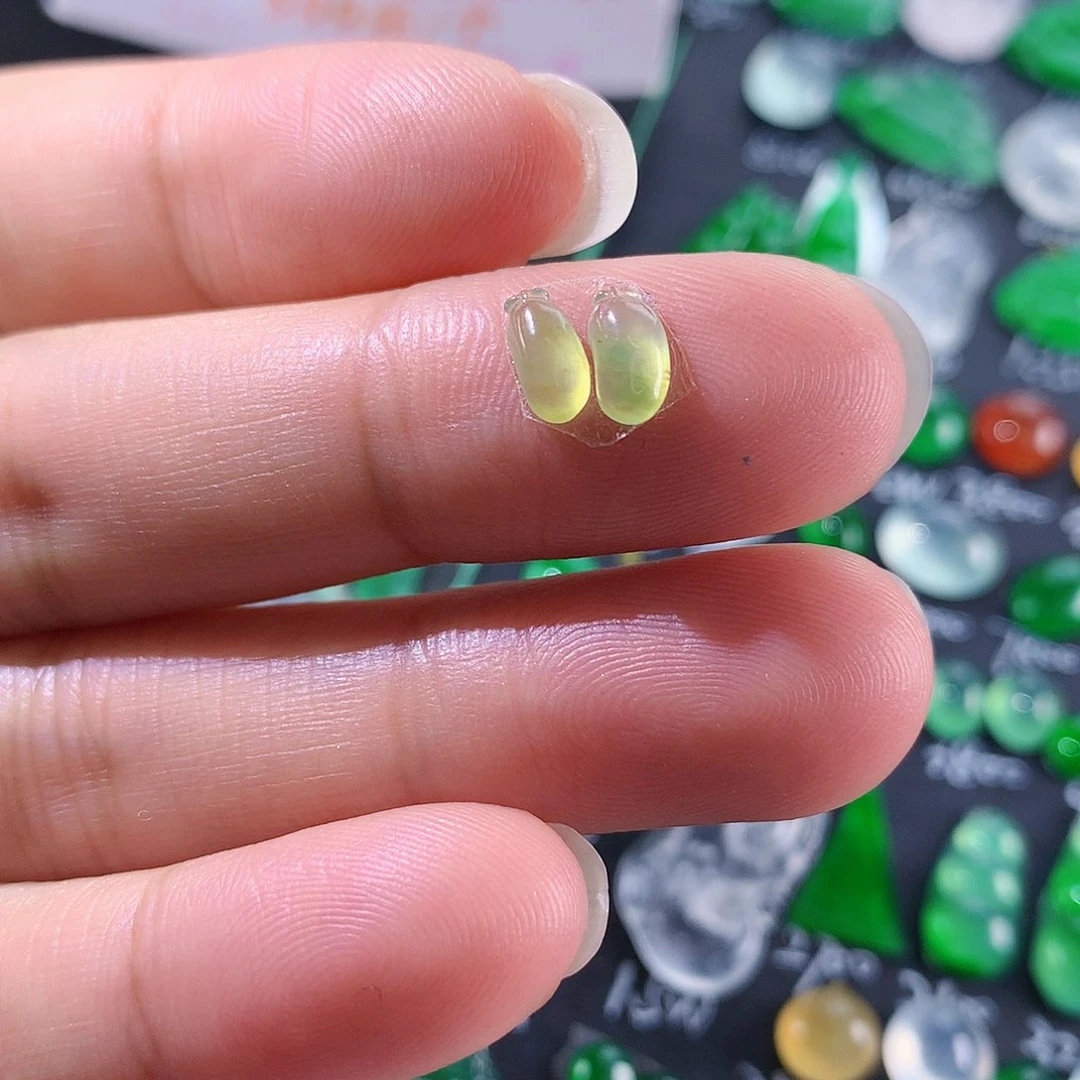 翡翠颈饰未镶嵌天然翡翠高冰黄瓜