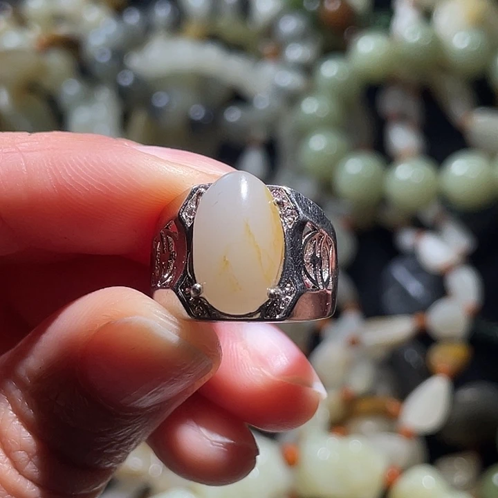 未镶嵌戒指和田玉