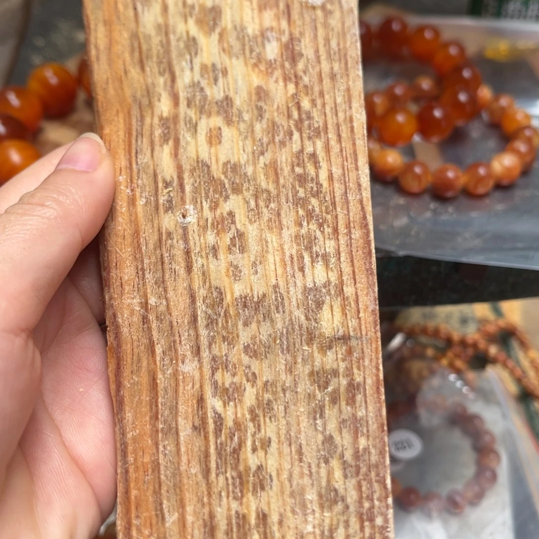 用***8松木（琥珀木）手串/手链原材料
