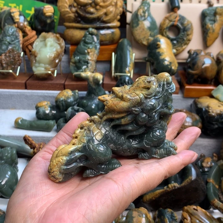 岫岩河磨玉（透闪石质玉）手把件未镶嵌走****路