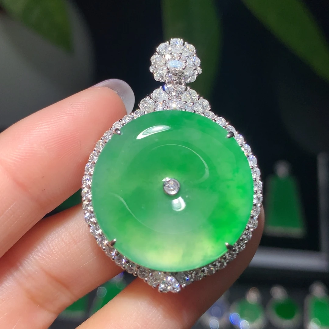 翡翠颈饰18K金镶嵌翡翠